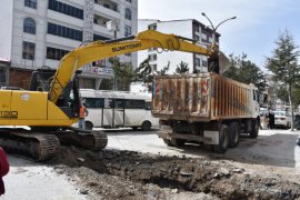 Tatvan’da Cumhuriyet Caddesi’nin 2. Etap Altyapı Çalışmalarına Başlandı