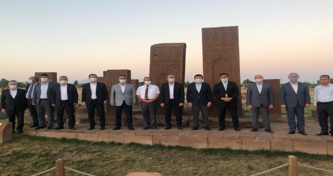 Ahlat ve Selçuklu belediyeleri arasında ‘Kardeş Belediye’ protokolü imzalandı