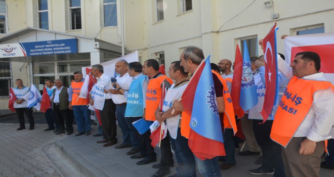 Liman İş Sendikası üyeleri basın açıklaması yaptı