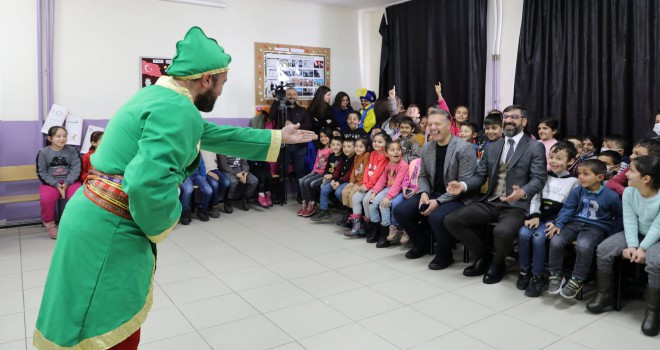 Bitlis Belediyesi Tiyatro Topluluğu Okullarda Gösteri Yaptı