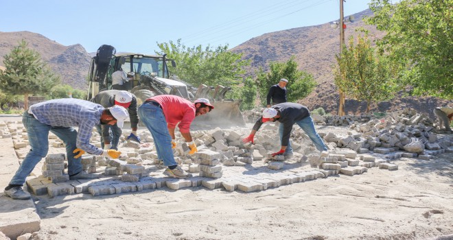 Bitlis’te yol yapım çalışmaları aralıksız devam ediyor