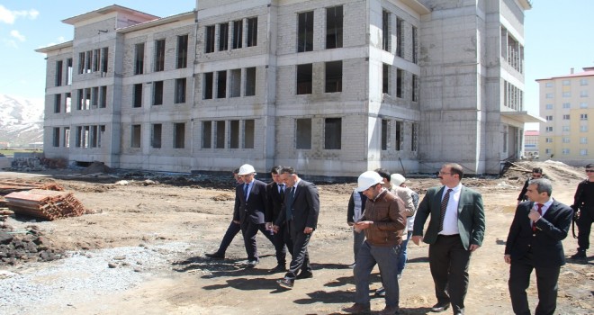 Vali Çağatay 112 Acil Merkezi inşaatını inceledi