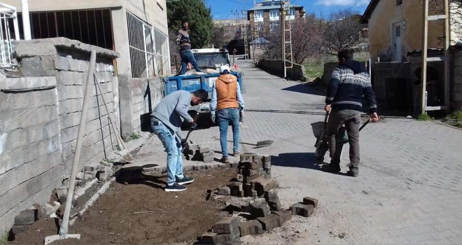 Ahlat’ta yol ve kaldırım çalışmaları