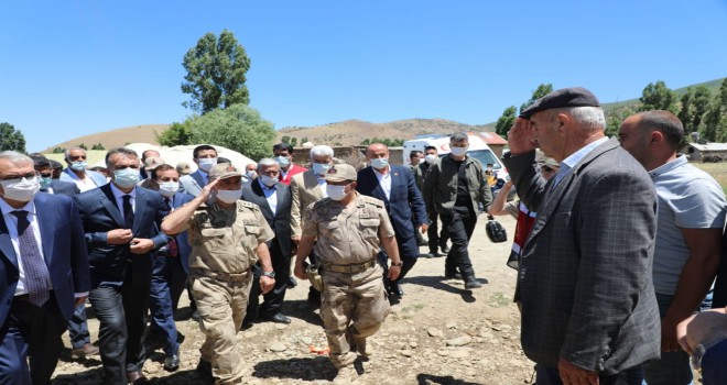 Jandarma Genel Komutanı Orgeneral Arif Çetin Bitlis'e gelerek bir dizi ziyaret gerçekleştirdi.