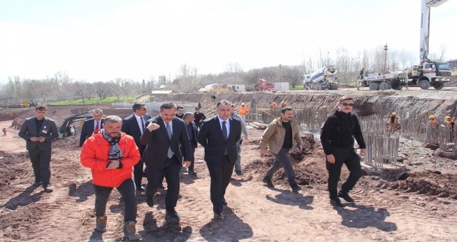 Vali Çağatay, Cumhurbaşkanlığı Köşkü’nün inşaatını yerinde inceledi