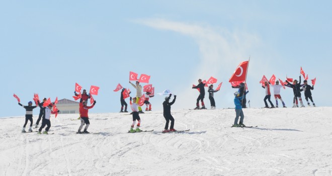 Bitlis Eren Üniversitesi'nde '5. Kar Festivali' Düzenlendi