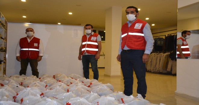 Kızılay Tatvan'daki ihtiyaç sahiplerini bayramda da yalnız bırakmadı