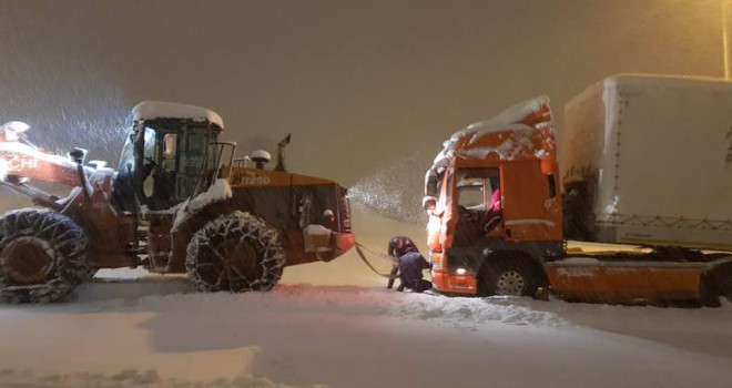 Bitlis'te 600 yerleşim alanı yolu kapalı