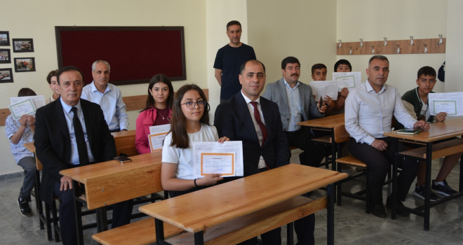 Tatvan’da 25 Bin Öğrenci Karne Aldı