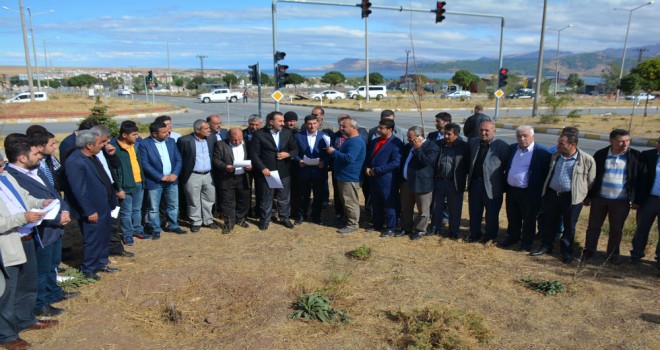 STK’lar Tatvan’daki karayolu kavşaklarında gerekli önlemlerin alınmasını istediler