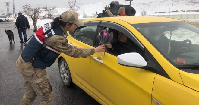 Kadın Astsubaylar, Bitlis'teki kadınların 'Kadınlar Günü'nü kutladı