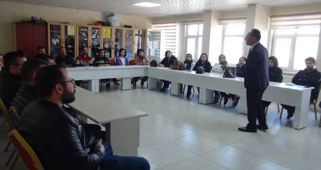 Dezavantajlı Gençlerin Topluma Kazandırılması Amacıyla Tatvan’daki Okullarda Seminerler Düzenleniyor