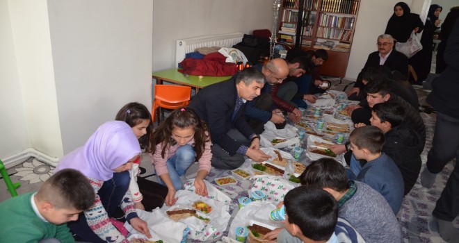 Bitlis İHH, Tatvan’da yetim karne şenliği düzenledi