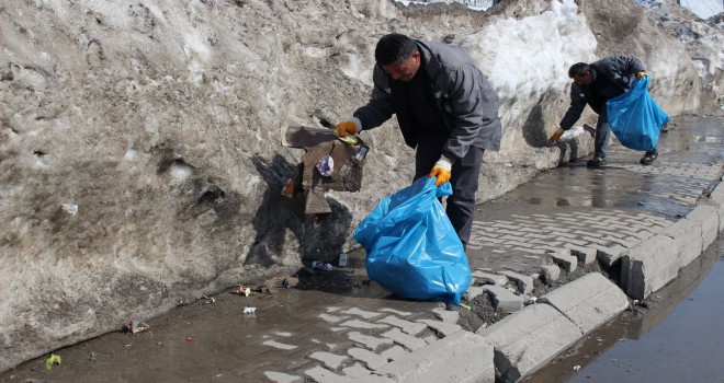 Bitlis Belediyesi Ekipleri Bahar Temizliğine Başladı