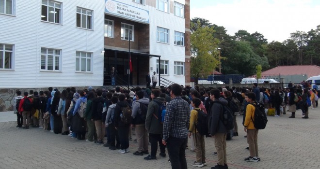 Filistin'deki Saldırılarda Hayatını Kaybedenler İçin Tatvan’daki Okullarda Saygı Duruşunda Bulunuldu