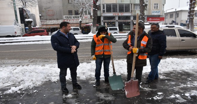 Başkan Geylani, karla mücadele çalışmalarını yerinde inceledi