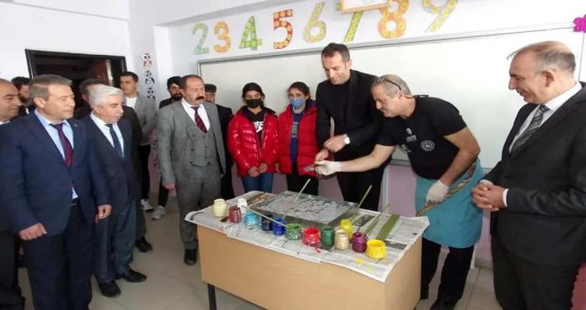Köy Okullarındaki Öğrencilere Ebru Sanatı Tanıtıldı