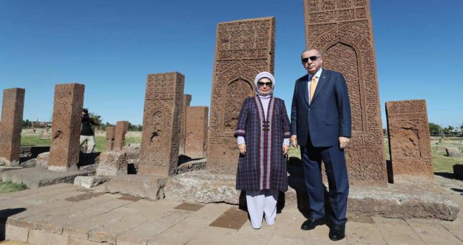 Cumhurbaşkanı Erdoğan, Selçuklu Mezarlığı’nı Ziyaret Etti