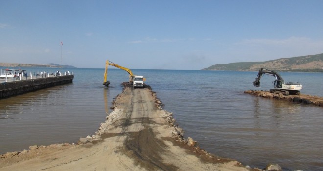 Tatvan Sahilinde Van Gölü Dip Temizliği Çalışmaları Devam Ediyor
