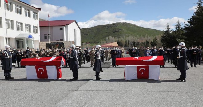 Bitlis’te şehit olan askerler için tören düzenlendi