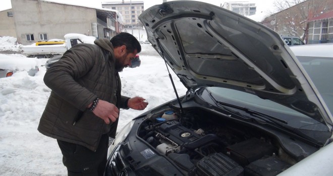 Sanayi Esnafı Dondurucu Soğukta Mesleğini İcra Ediyor