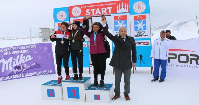 Bitlis'te ‘Kayaklı Koşu 1. Etap Yarışları’ yapıldı