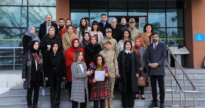 Bitlis’te Kadınlar '8 Mart Kadınlar Günü' Dolayısıyla Basın Açıklaması Yaptı 