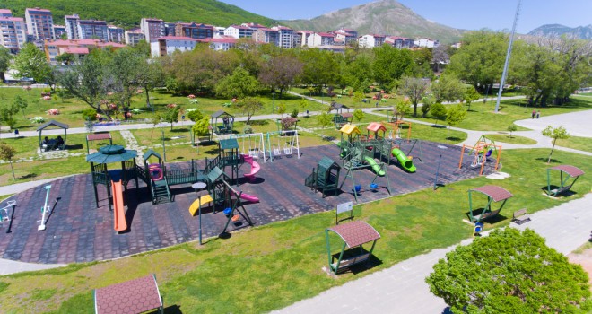 Tatvan’da Parkların Bakım ve Onarımı Yapılıyor