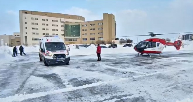 Karda Mahsur Kalan Anne ve Bebek İçin Ekipler Seferber Oldu