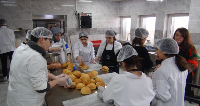 Tatvan’daki Anaokulu Öğrencileri İçin Ücretsiz Yemek Üretimine Başlandı