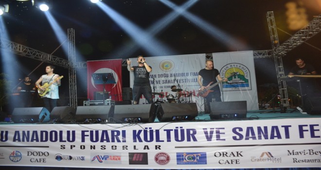 Astar, Tatvan’da konser verdi