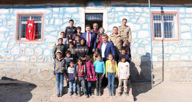 Kaymakam Özçelik, Köy Ziyaretinde Bulundu