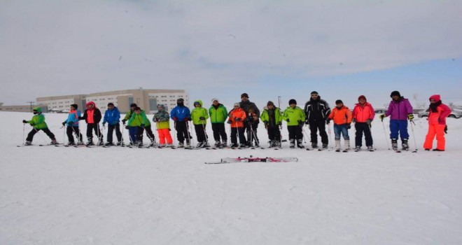 Tatvan'da öğrencilere ücretsiz kayak eğitimi