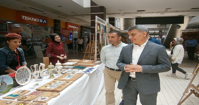 Güroymak Aile Destek Merkezi Tatvan’da sergi açtı