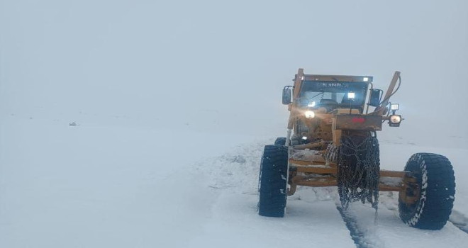 Bitlis'te Kar ve Tipiden Dolayı 87 Köy Yolu Ulaşıma Kapandı