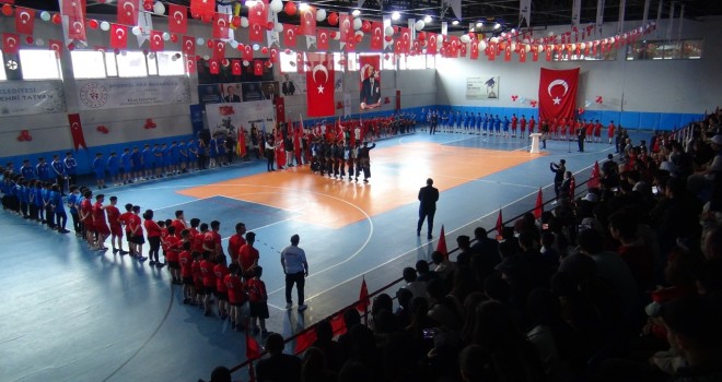 Tatvan’da ‘Gençlik ve Spor Bayramı’ Kutlandı