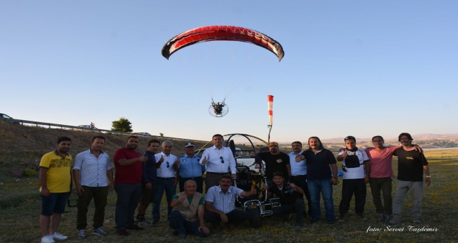 İranlı paraşütçüler Bitlis’in güzelliğine hayran kaldı