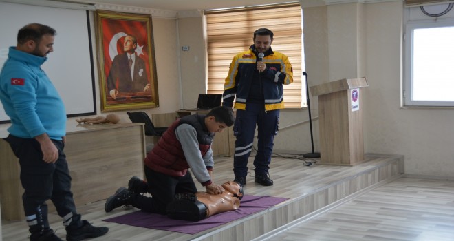 Öğrencilere Hayat Kurtarma Eğitimi Verildi
