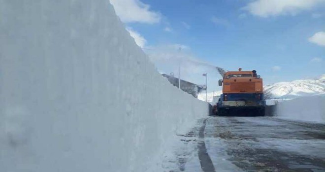 Özel İdarenin Köy Yollarını Açma Çalışmaları Devam Ediyor