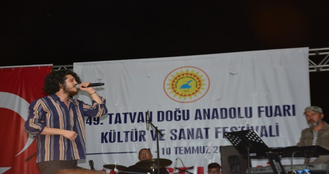 O Ses Türkiye şampiyonu Tatvan'da konser verdi