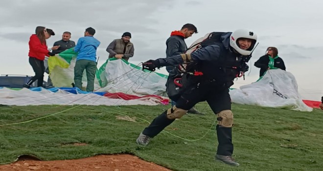 BEÜ Havacılık Kulübü Siirt'te Yamaç Paraşütü Etkinliği Düzenledi