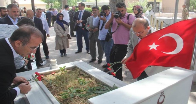 Bitlis Şehitliği'nde tören düzenlendi