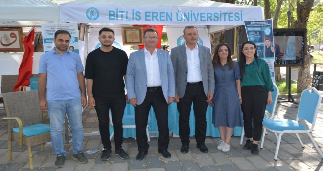 Tatvan Sahilinde ‘Üniversite Tanıtım Günü’ Düzenlendi