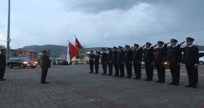 Vali İsmail Ustaoğlu, polis adaylarıyla iftar yemeğinde bir araya geldi ve önemli uyarılarda bulundu