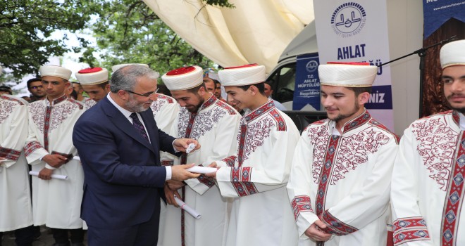 Ahlat’ta 32 hafız için mezuniyet töreni yapıldı