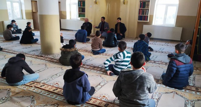Tatvan’daki Gençler İçin Cami ve Kur’an Kursları’nda Sohbet Programları Düzenleniyor