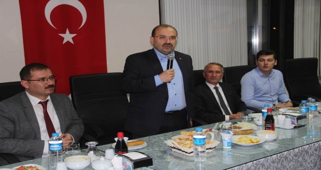 Vali Ustaoğlu, SGK tarafından düzenlenen iftar yemeğine katıldı