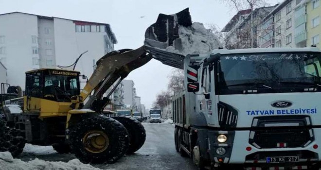 Tatvan’da Karla Mücadele Çalışmaları Sürüyor