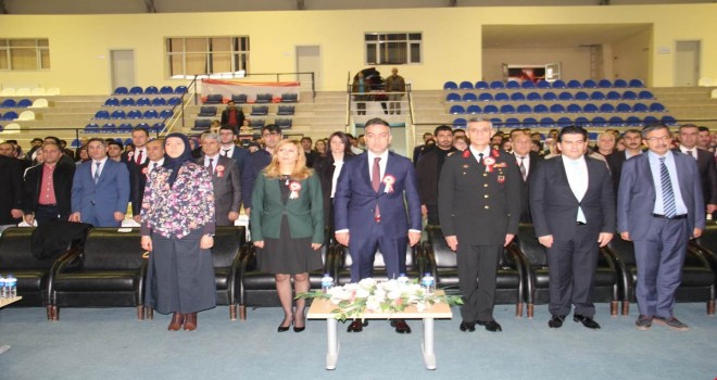 Bitlis’te Öğretmenler Günü dolayısıyla program düzenlendi.