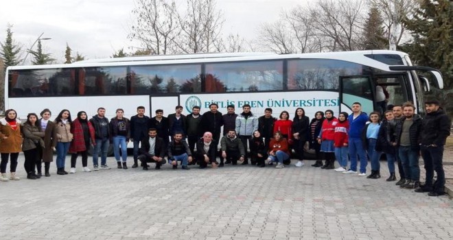 BEÜ Kızılay Öğrenci Topluluğu Elazığ'daki minik kalplere dokundu